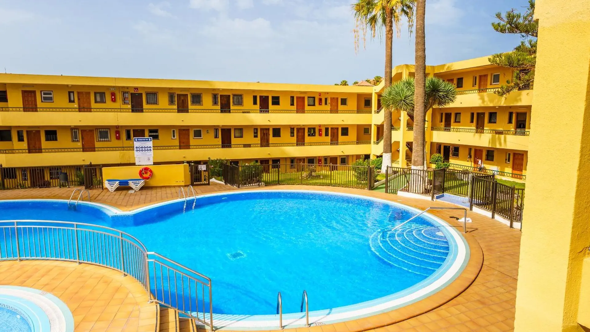 Apartment Suntower Arona - Seaviews & Pool - Next To Beach