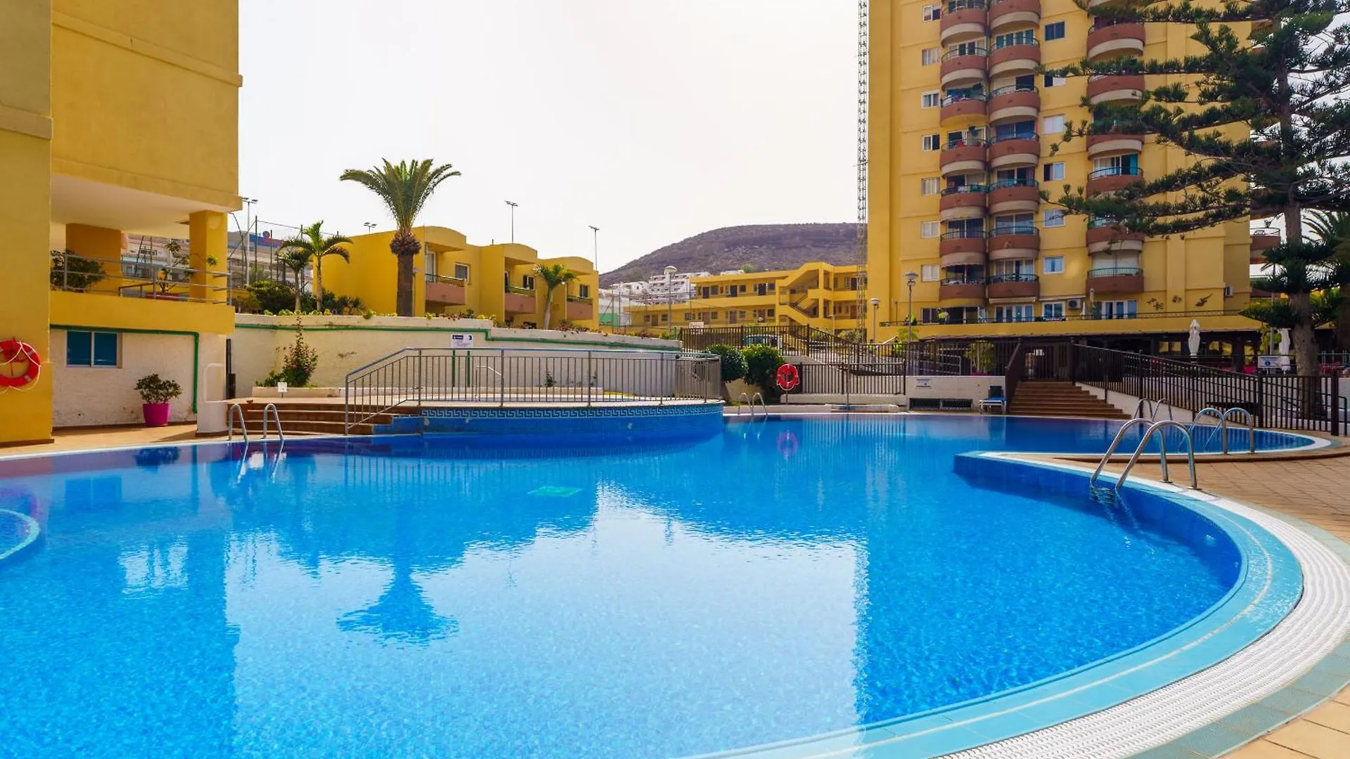 Apartment Suntower Arona - Seaviews & Pool - Next To Beach Spain