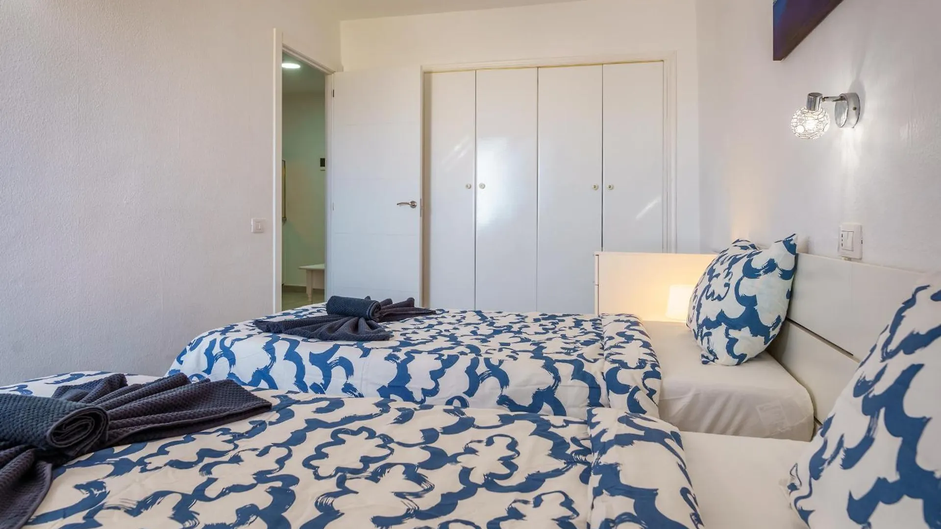 Apartment Suntower Arona - Seaviews & Pool - Next To Beach Spain